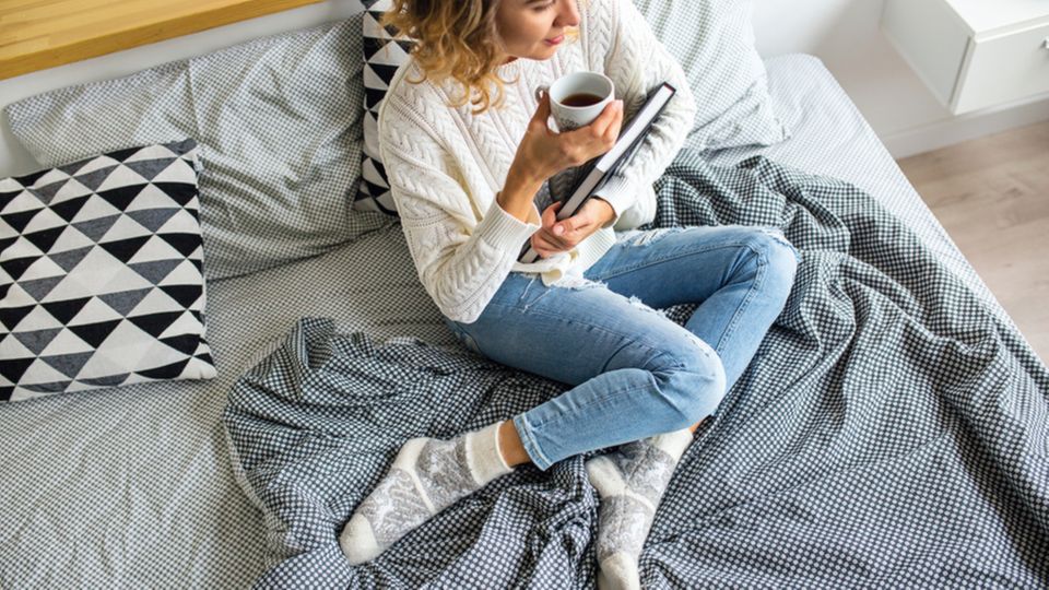 Warum du nie mit deiner Alltagskleidung ins Bett gehen solltest