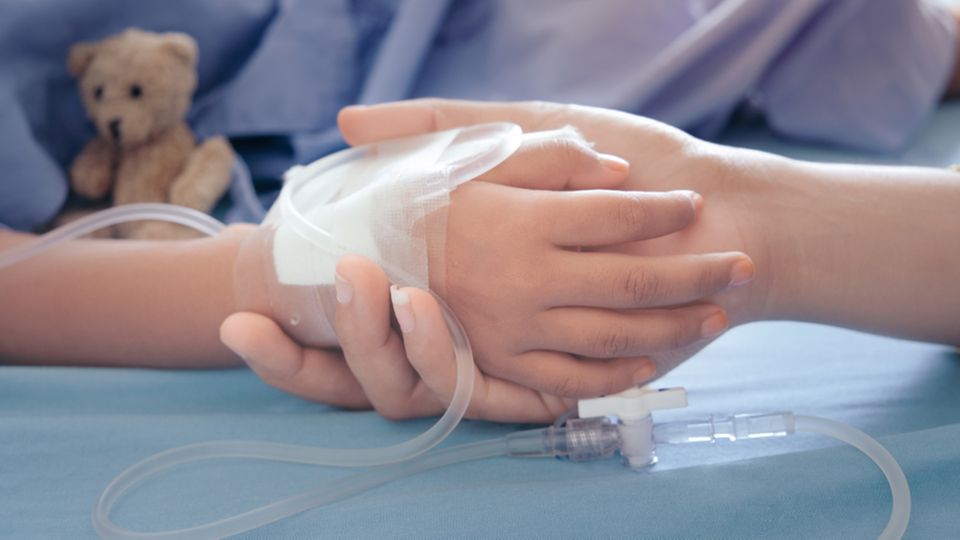 Skandal in der Notaufnahme: Ärzte lassen Mutter nicht zu ihrem Sohn Skandal in der Notaufnahme: Ärzte lassen Mutter nicht zu ihrem Sohn