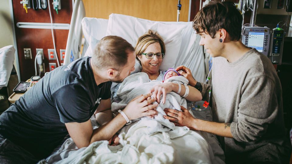 USA: Oma bringt eigene Enkelin zur Welt USA: Oma bringt eigene Enkelin zur Welt