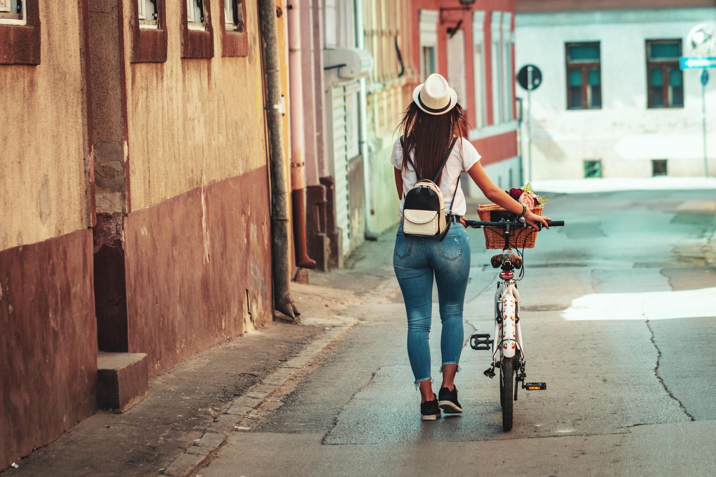 Dating-Hölle: Eine Frau mit einem Fahrrad