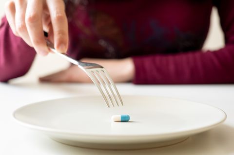 HCG Diät: Pille auf Teller