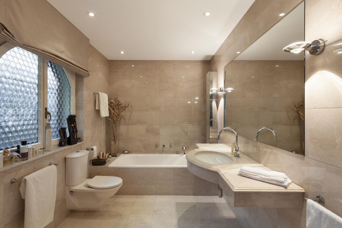 Tipps, die dein Badezimmer luxuriöser wirken lassen