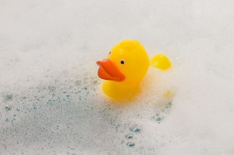 Mädchen ertrinkt in Badewanne: Spielzeug-Ente in Badewanne