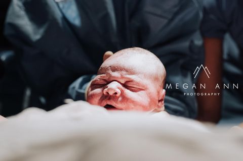Fotografin knipst einzigartige Fotos bei der Geburt ihres Sohnes