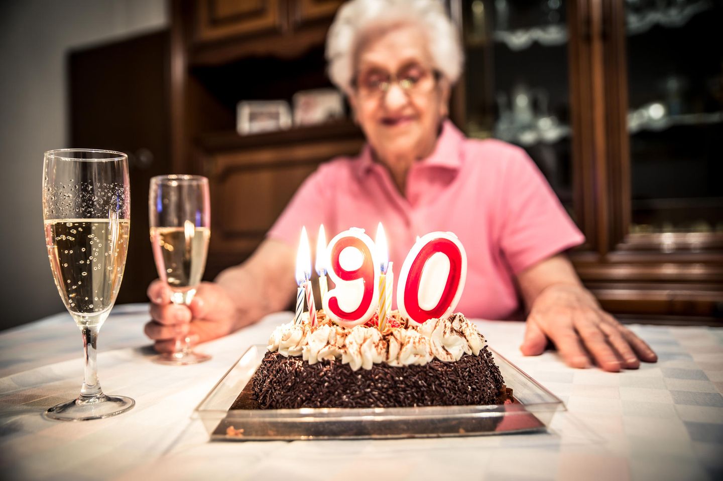 WHO: Omi feiert 90. Geburtstag