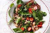 Erdbeer-Kräuter-Salat mit Speck
