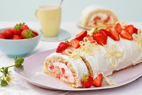 Erdbeer-Schoko-Biskuitrolle