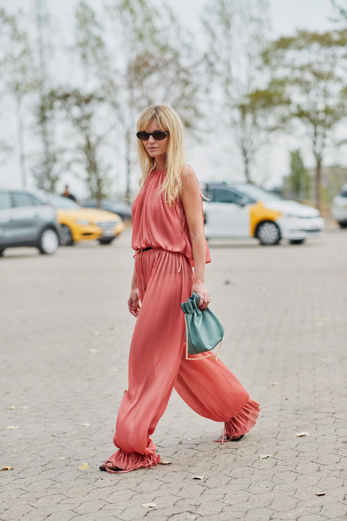 Living Coral at it's best! Dieser Jumpsuit ist Style-Goal.