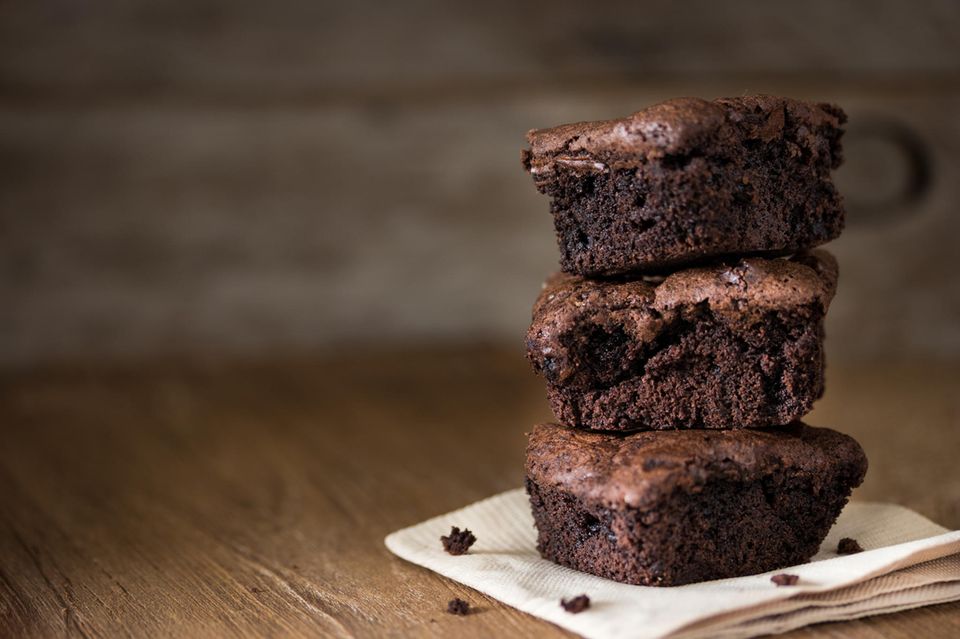 Blitzrezept: Für diese Brownies braucht ihr nur zwei Zutaten | BRIGITTE.de
