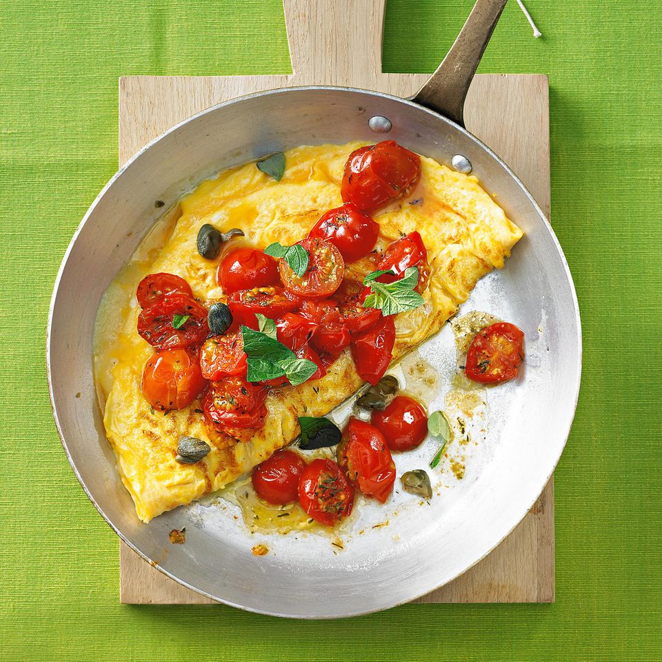 Omelett mit geschmorten Tomaten | BRIGITTE.de