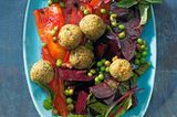 Paprika-Rote-Bete-Salat mit Kichererbsen-Bällchen
