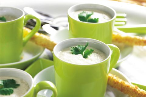 Zitronengrassuppe mit Kokos-Grissini
