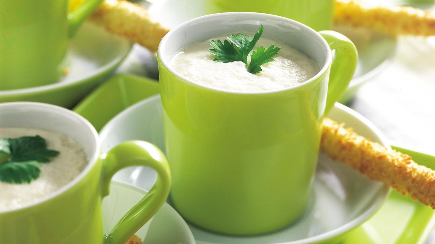 Zitronengrassuppe mit Kokos-Grissini | BRIGITTE.de