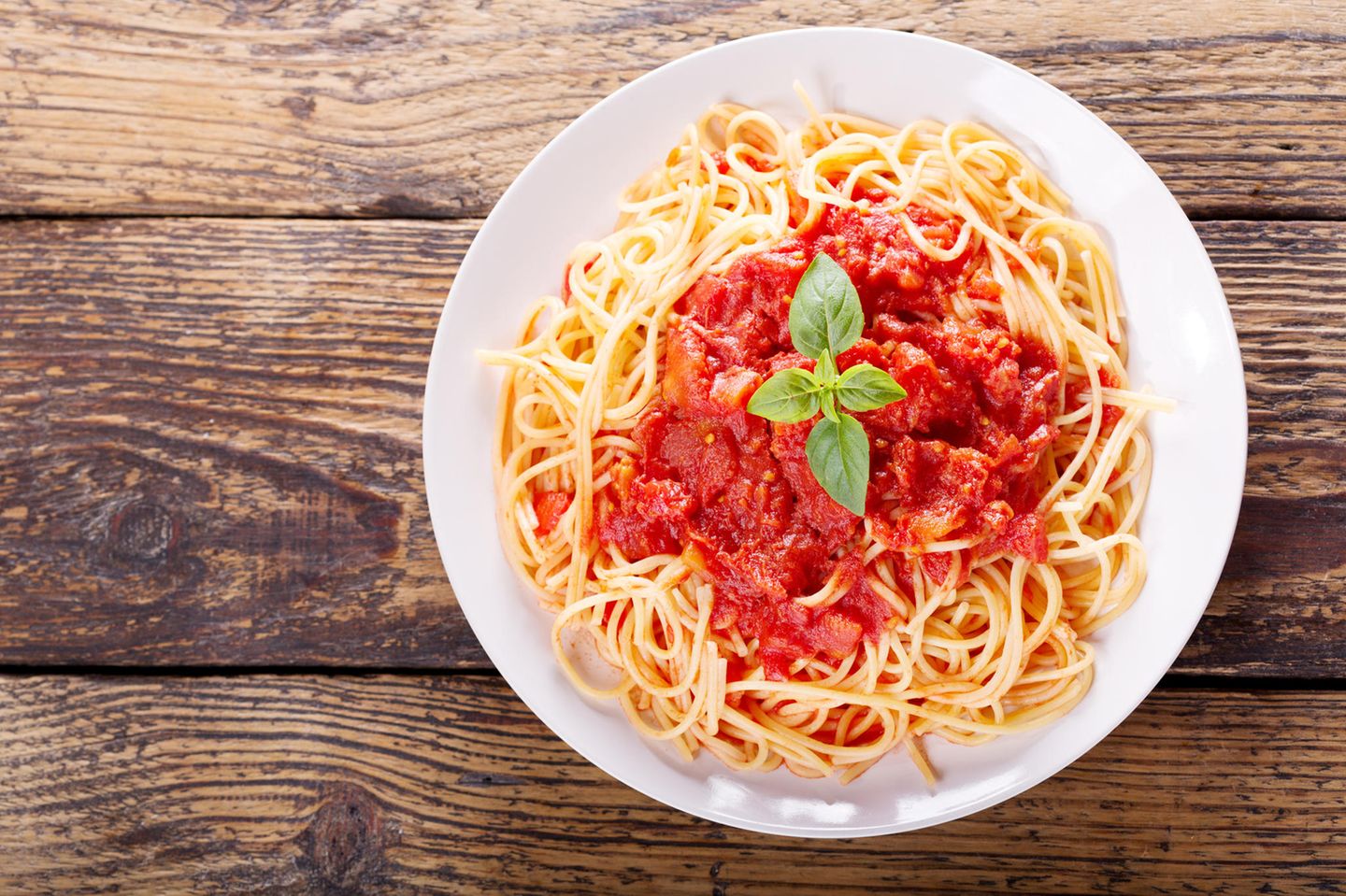 Teller Spaghetti mit Tomatensoße