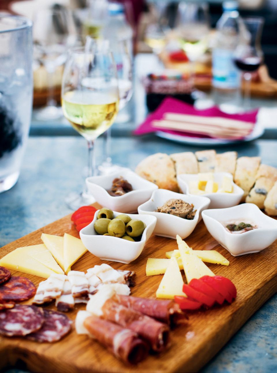 Kroatien-Tipps: Käse- und Wurstplatte mit Wein
