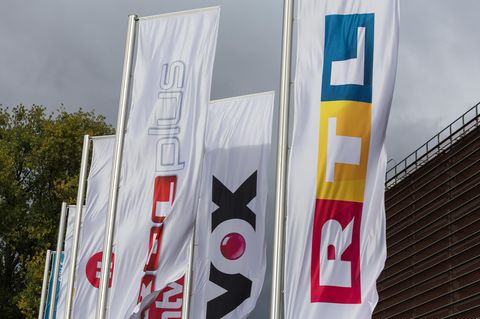 RTL streicht drei Serien aus dem Programm: Flaggen mit RTL Logo
