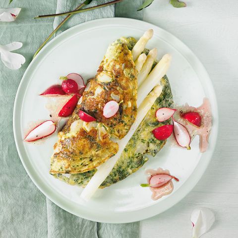 Spargel-Kräuter-Omelett | BRIGITTE.de