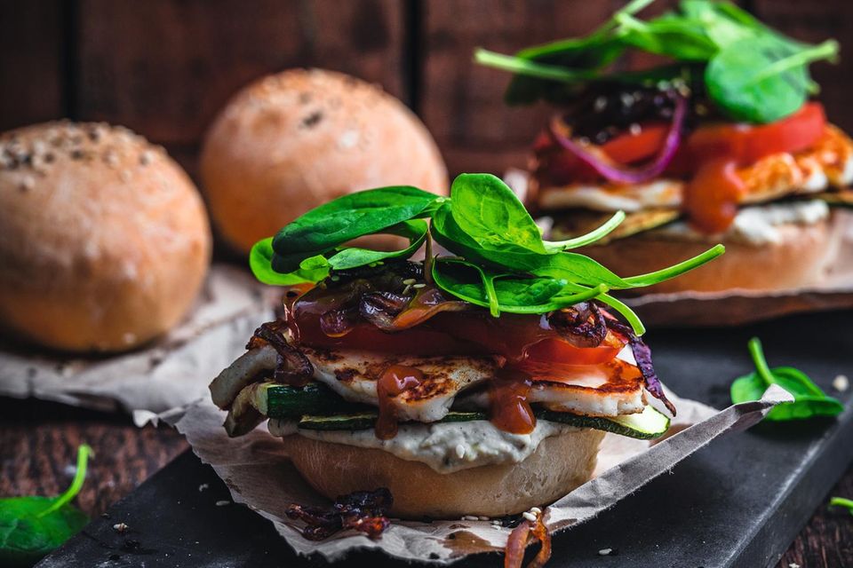 Food-Styling: Mediterraner Halloumi-Burger