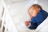 Vorsorge: Baby im Bettchen