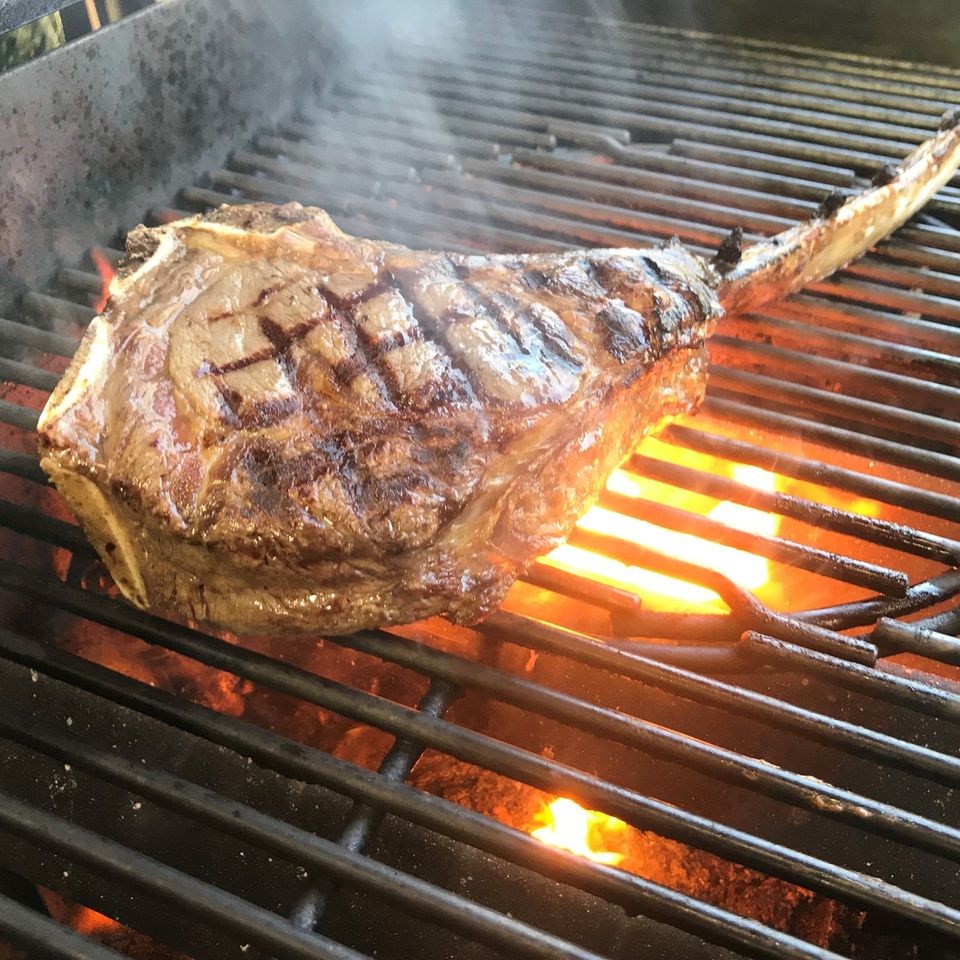Tomahawk-Steak grillen
