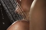 Einfache Tipps für guten Sex: Ein Pärchen unter der Dusche
