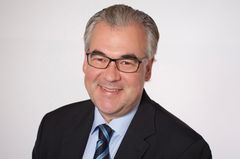 Kinderwunsch aufgeben: Was tun, wenn es nicht klappt? Kinderwunsch aufgeben: Was tun, wenn es nicht klappt? Prof. Dr. med. Markus S. Kupka im Interview