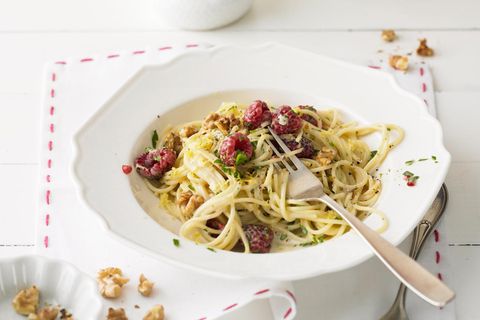 Spaghettini mit Gorgonzolasoße und Himbeeren
