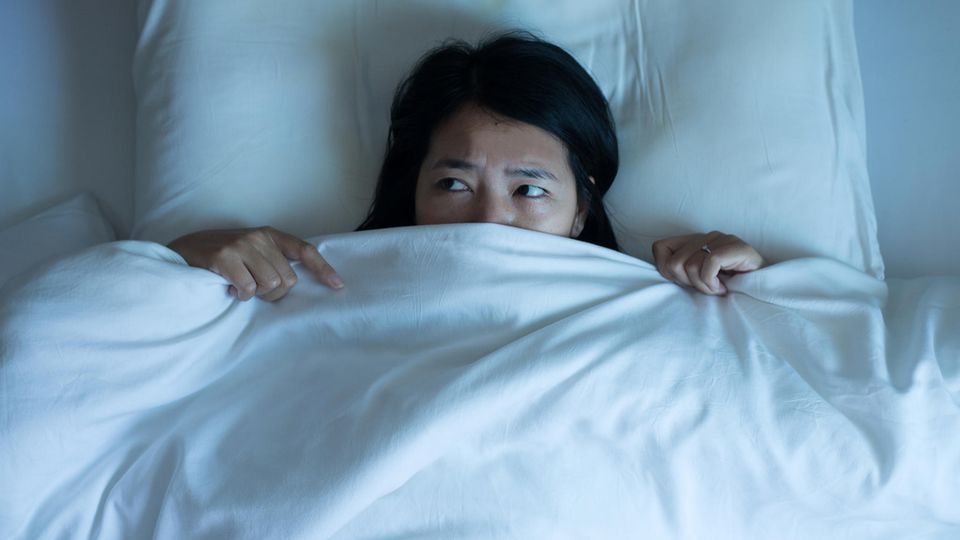 Ihr Freund will nur das Schlafzimmer putzen, als etwas gruseliges zum Vorschein kommt