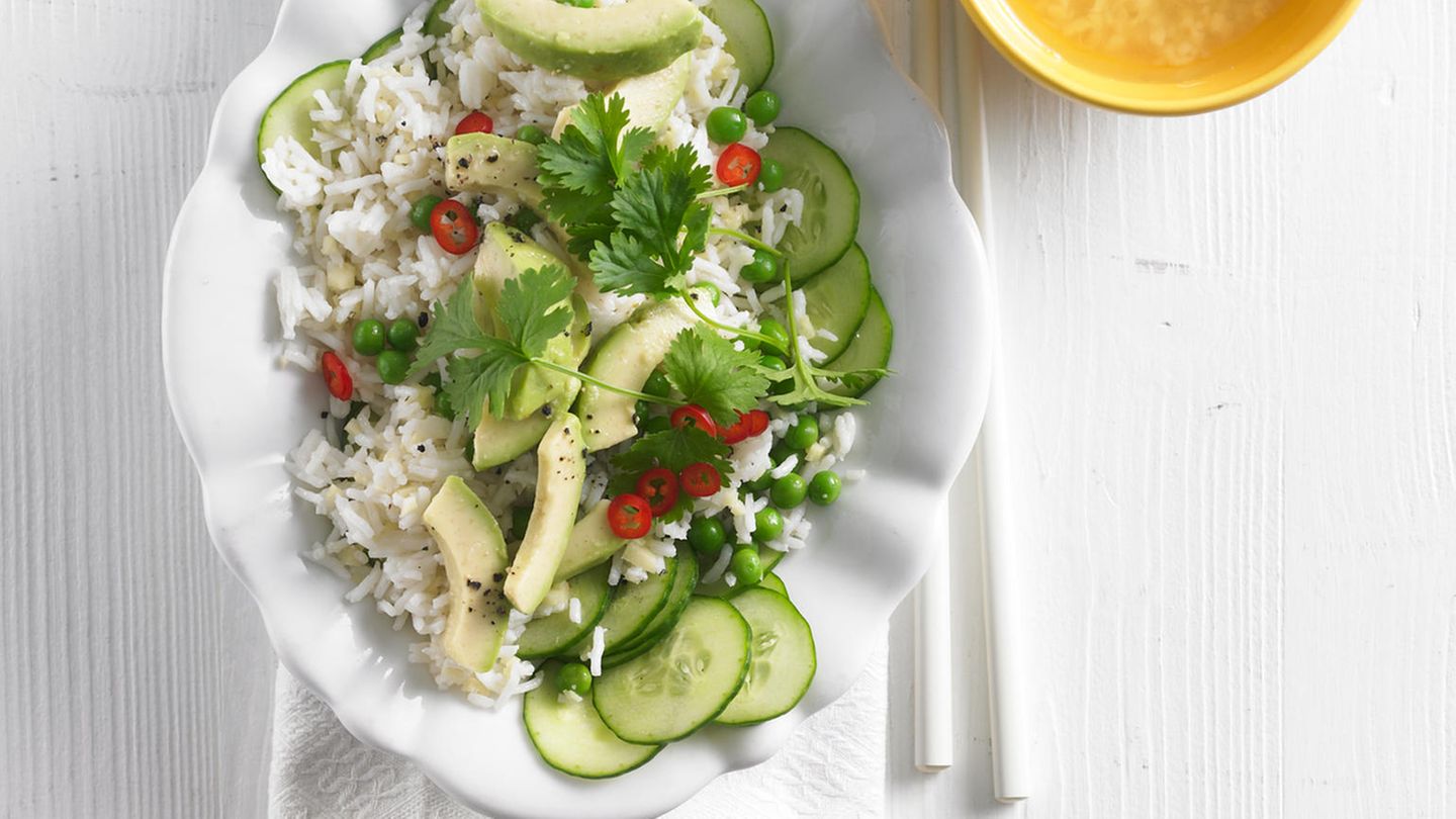 Reissalat mit Avocado und Gurke | BRIGITTE.de