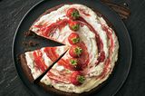 Mississippi-Mud-Cake mit Erdbeer-Sahne