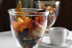 Obstsalat mit Krokant Obstsalat mit Krokant