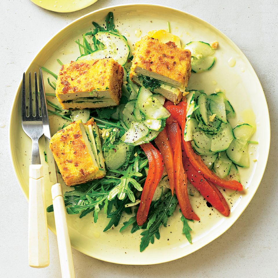 Tofu-Cordon-Bleu mit Gurkensalat