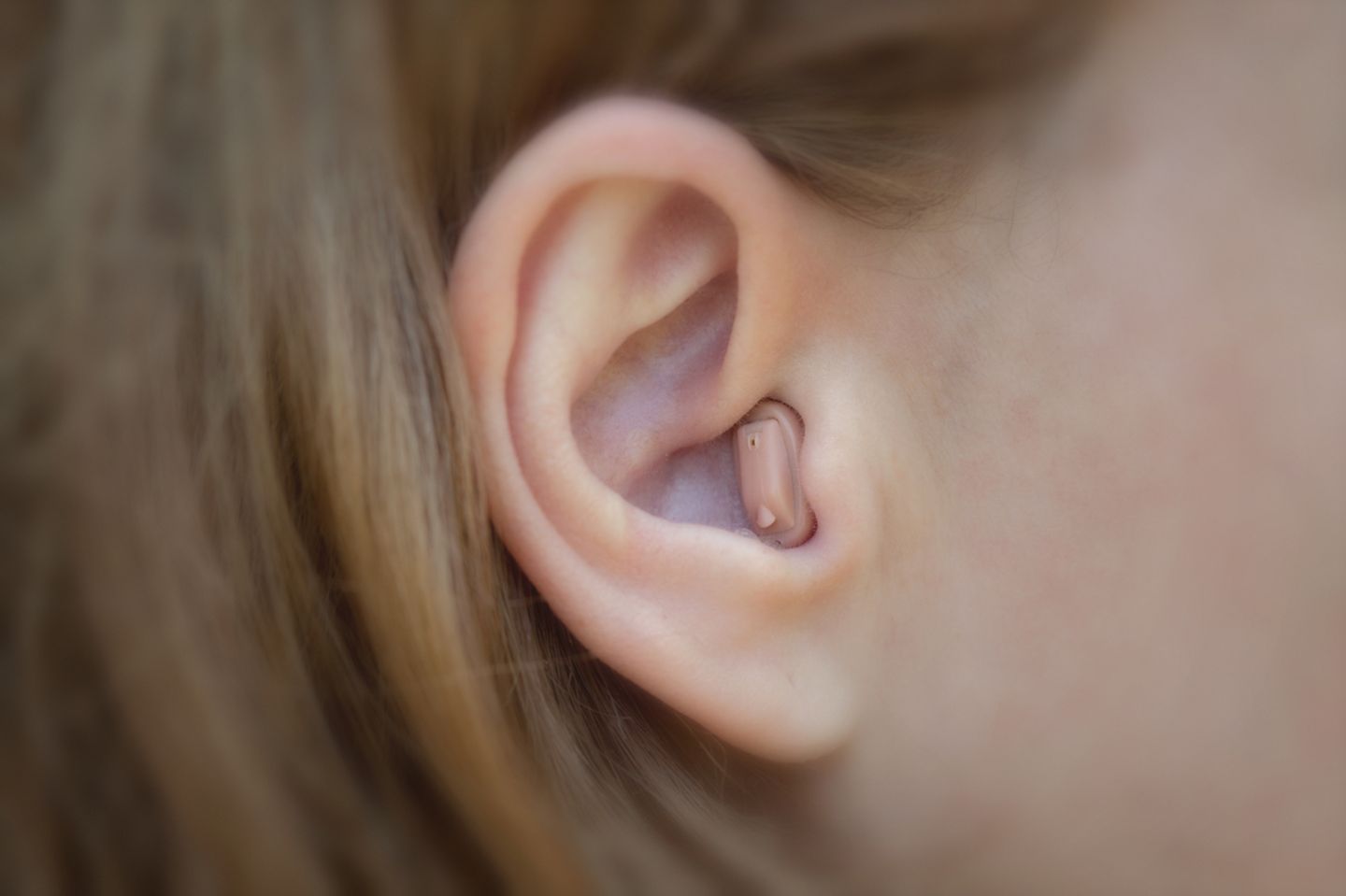 Hörprobleme: Wieso sind Hörgeräte ein Tabuthema?