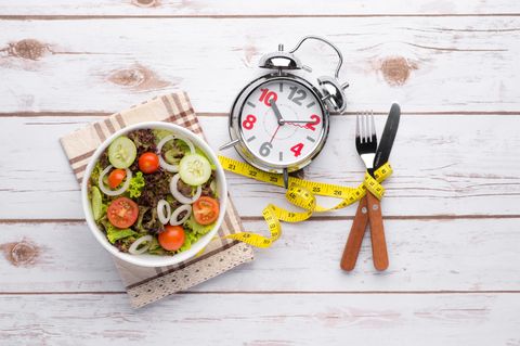 Fehler beim Intervallfasten: Kleine Mahlzeit und eine Uhr