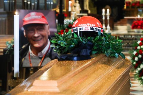 Aufgebahrt: Tausende trauern am Sarg von Niki Lauda (†)