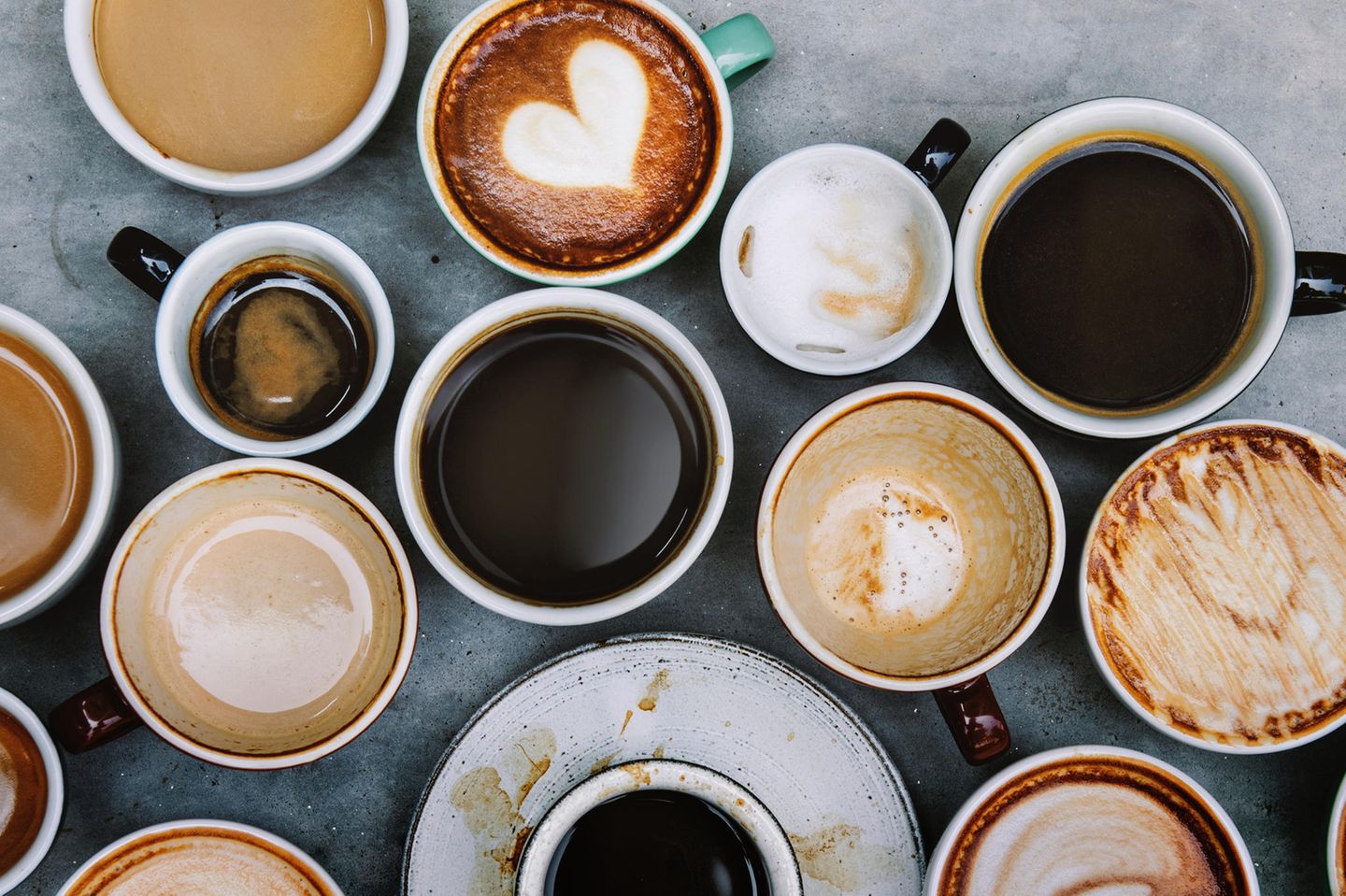25 Tassen Kaffee pro Tag: Mehrere Kaffeetassen