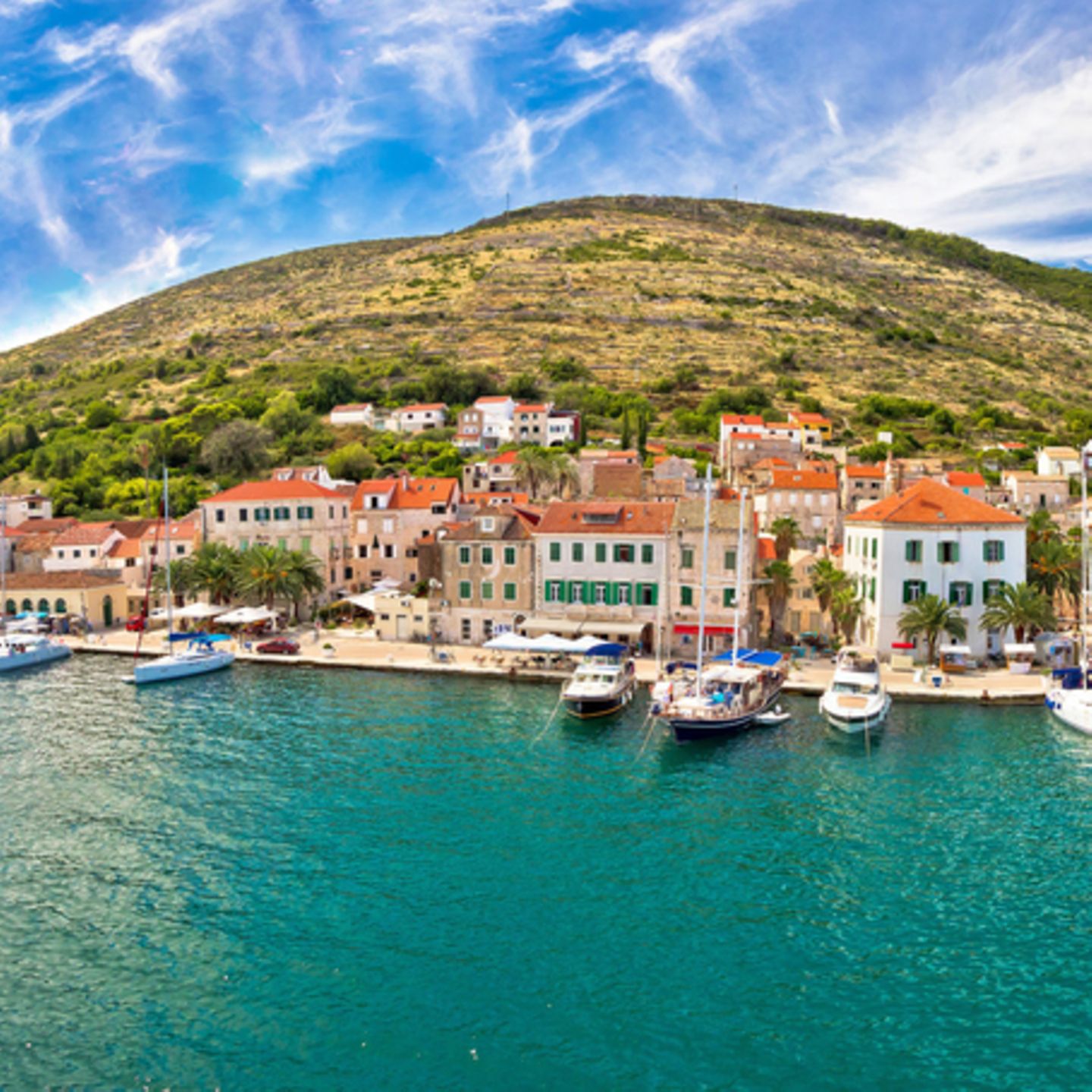 10 "Einmal-im-Leben-Trips", die du gemacht haben solltest: Panorama-Blick auf die Küste Kroatiens