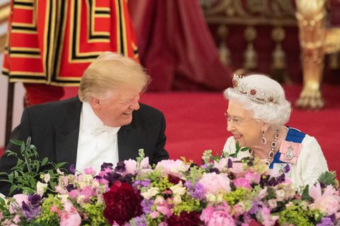 Donald Trump mit der Queen beim Staatsbankett 2019