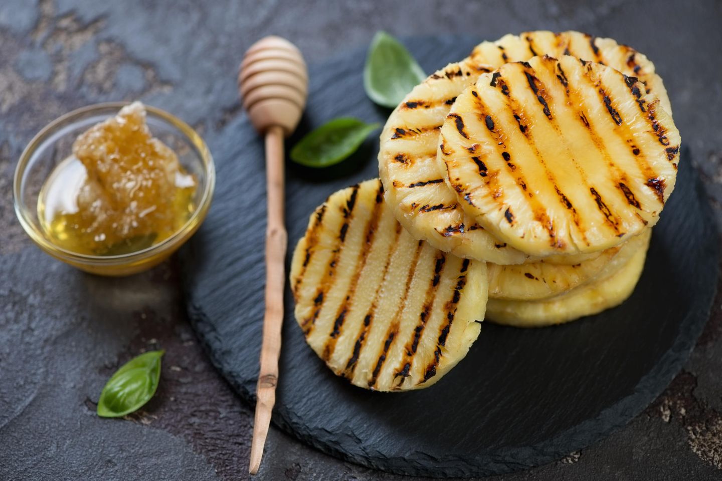 Ananas grillen: Gegrillte Ananasscheiben