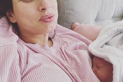 Stacey Solomon: Diese Bilder einer Mutter zeigen, wie die ersten Tage mit Baby wirklich sind Stacey Solomon: Diese Bilder einer Mutter zeigen, wie die ersten Tage mit Baby wirklich sind