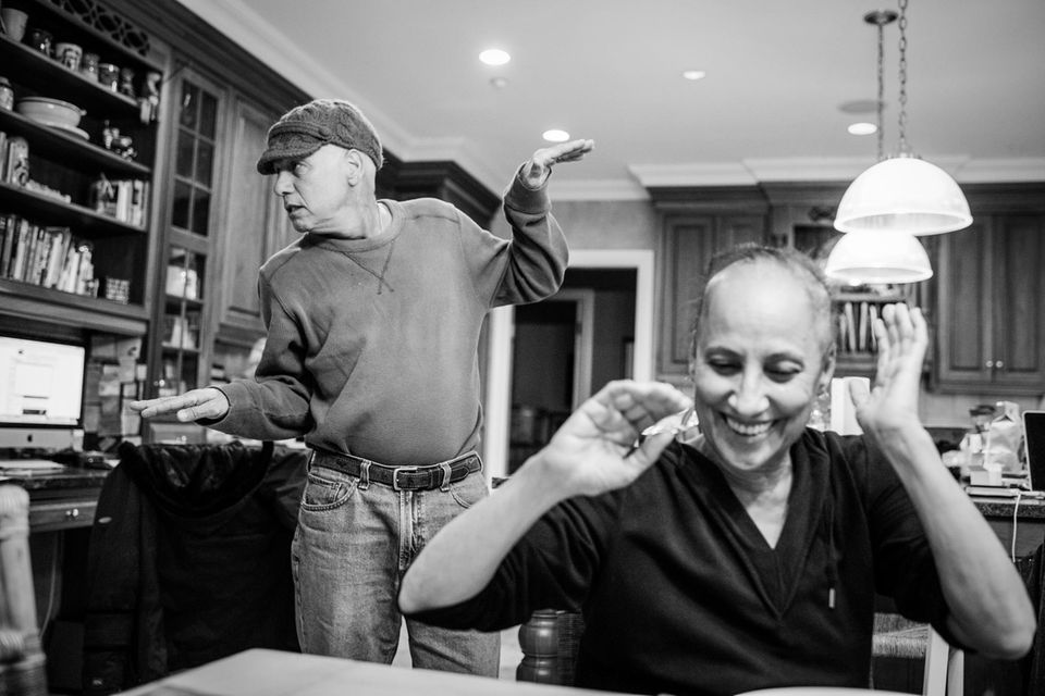 Nancy Borowick: Fotografin begleitet den Kampf ihrer Eltern gegen den Krebs