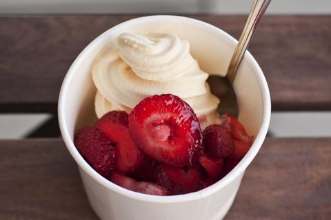 Frozen Yoghurt mit Erdbeeren