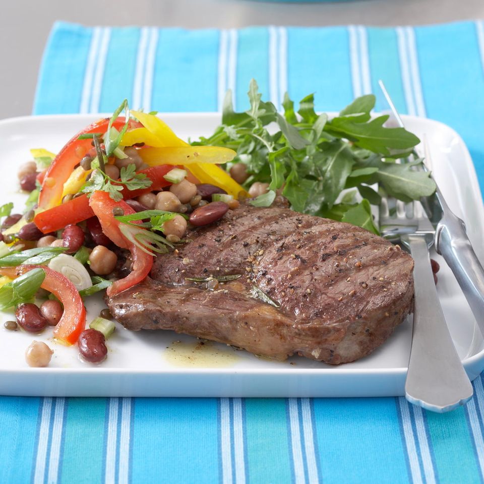 Hülsenfrüchte-Salat mit gegrilltem Steak