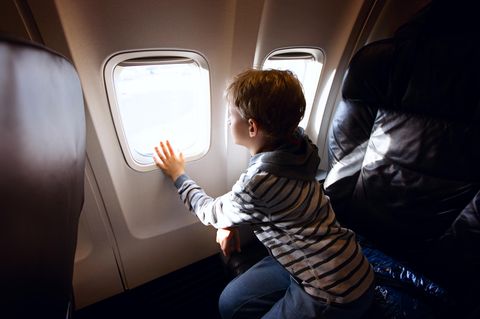 Der erste Flug ist für Kinder immer aufregend - ob mit oder ohne Autismus.