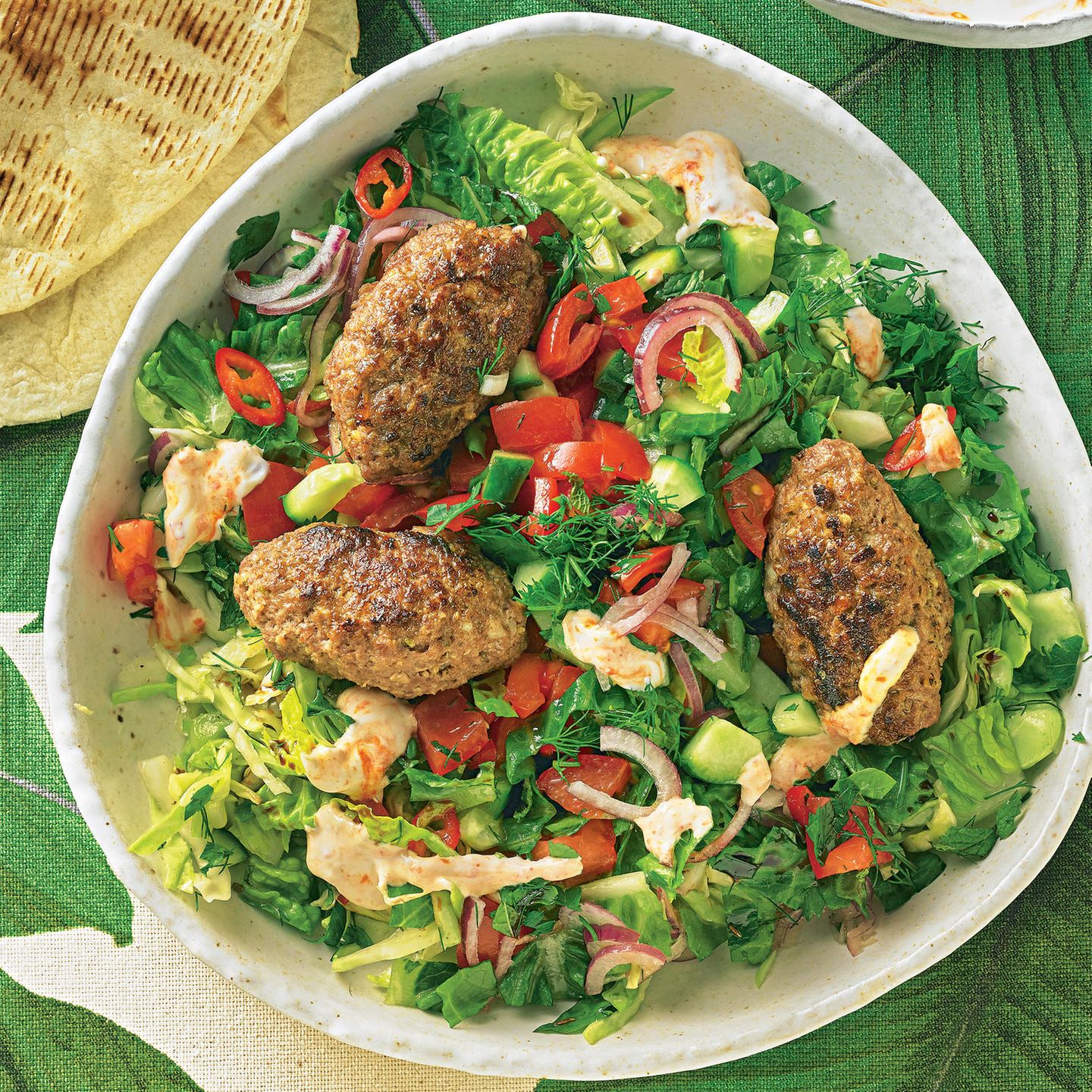 Türkischer Salat mit Köfte