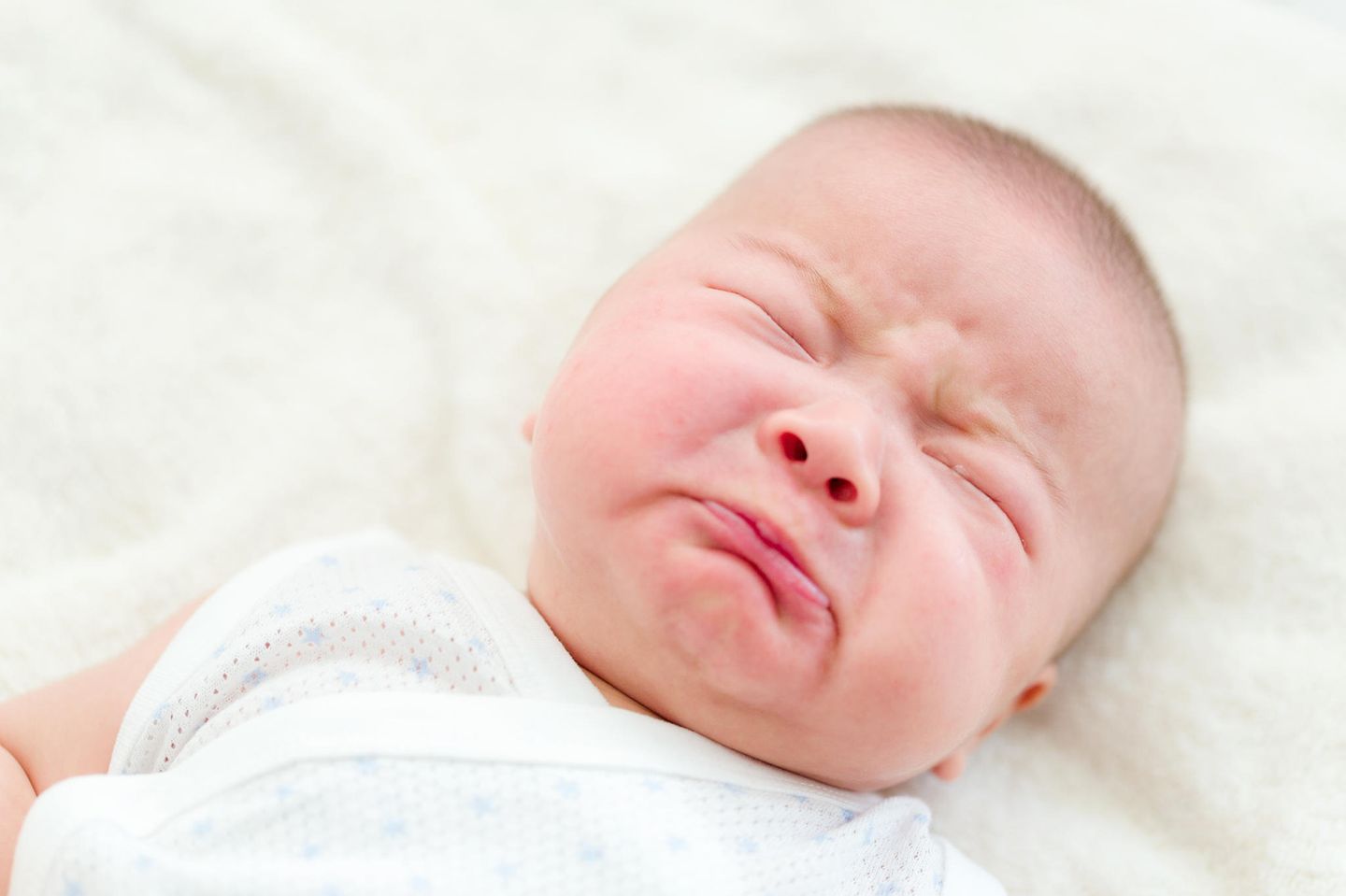 Baby weint im Schlaf: Baby weint