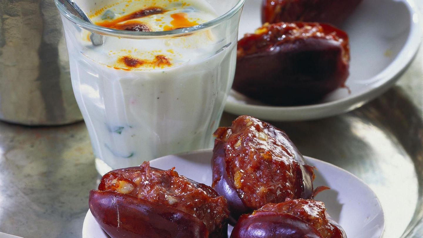 Gefüllte Datteln mit Minzsoße | BRIGITTE.de