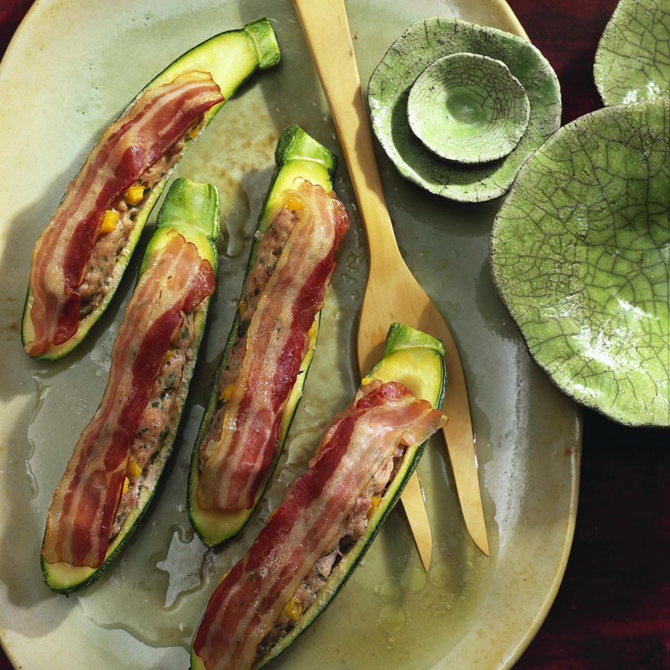 Zucchini mit Fleischfüllung und Bacon