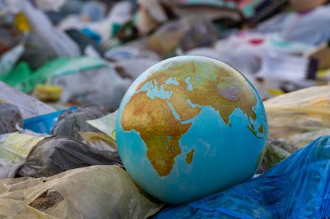 Globus im Müll