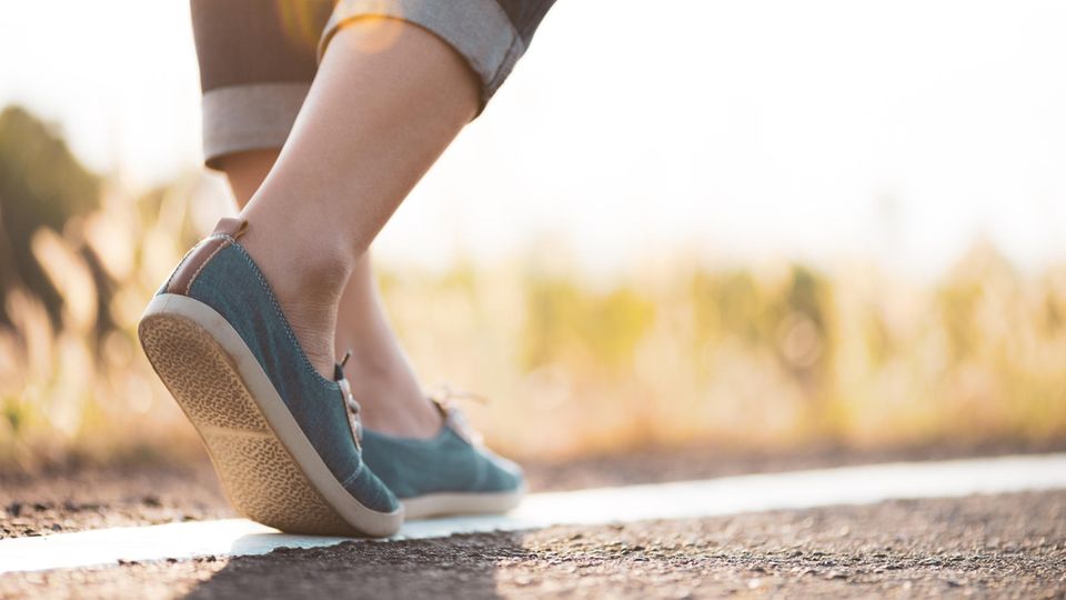 Wie Viele Schritte Soll Man Am Tag Gehen Video Schrittziel: Wie viele Schritte pro Tag sollte man gehen